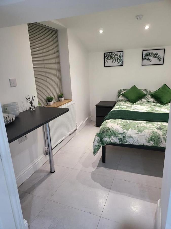 Appartement Fancy Basement Flat B à Londres Extérieur photo